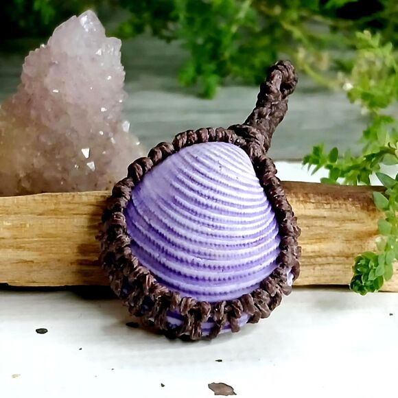 Macrame Seashell Pendant, Shell Jewelry, Purple Shell Pendant - Picture 2 of 4